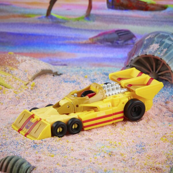 Transformers Legacy Deluxe Dragstrip Official Image  (13 of 53)